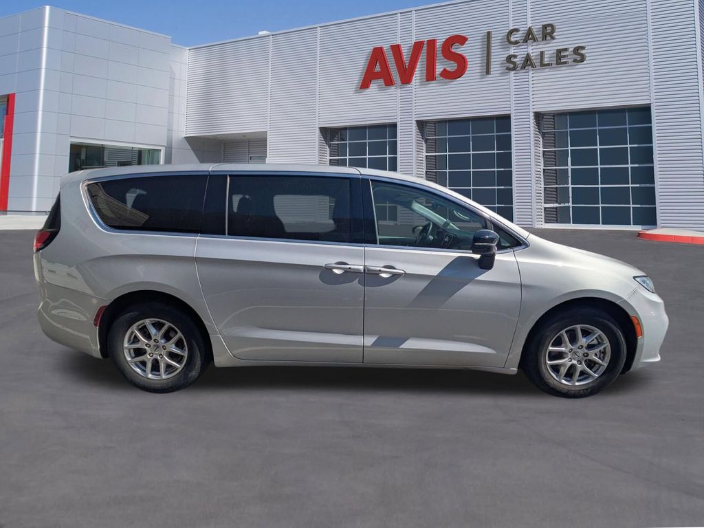 Thumbnail: 2024 Chrysler Pacifica - 5