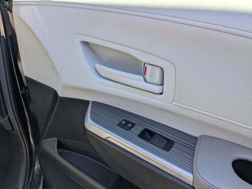 Thumbnail: 2025 Toyota Sienna - 30