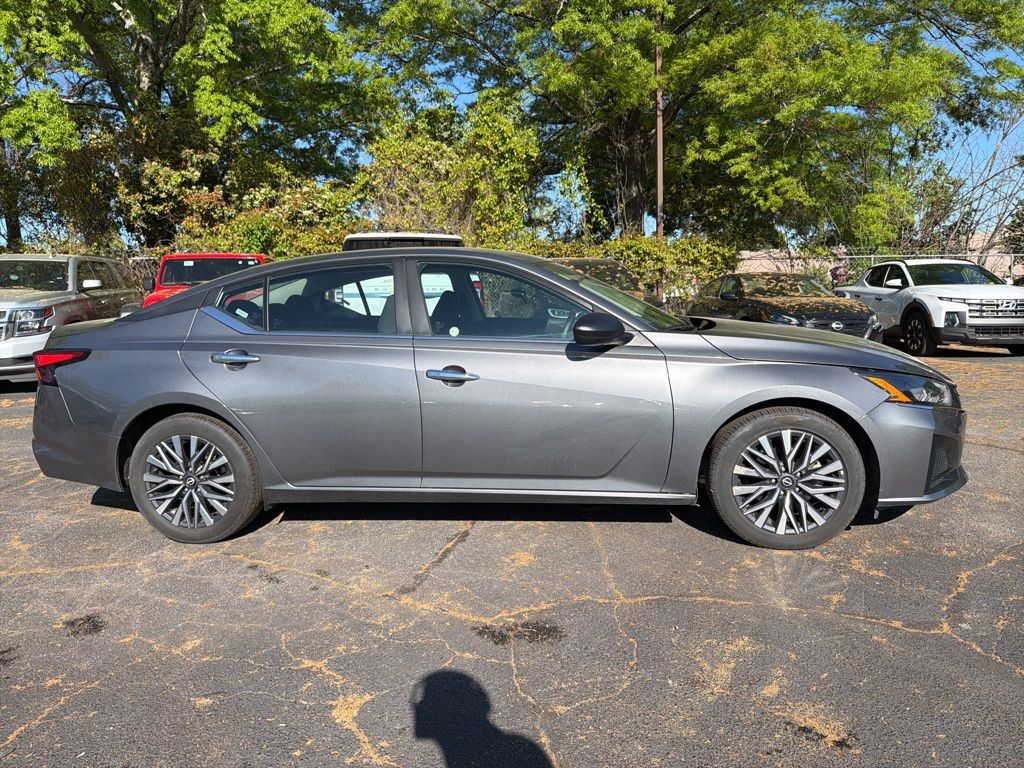 Thumbnail: 2025 Nissan Altima - 4