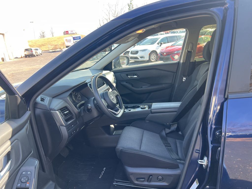 Thumbnail: 2024 Nissan Rogue - 4