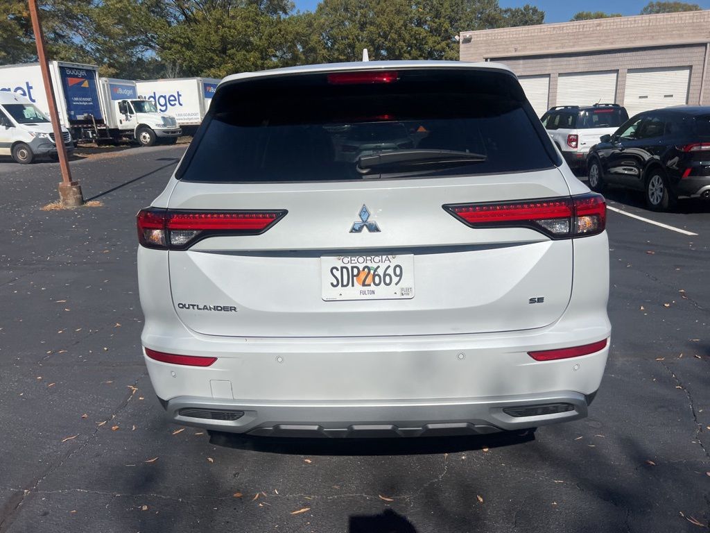 Thumbnail: 2024 Mitsubishi Outlander - 12