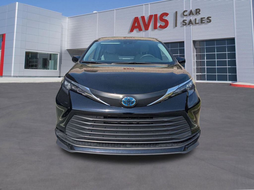 Thumbnail: 2025 Toyota Sienna - 2