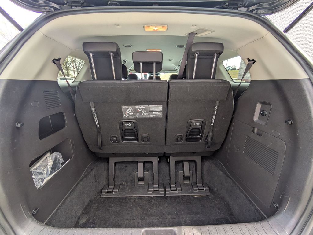 Thumbnail: 2025 Kia Carnival - 28