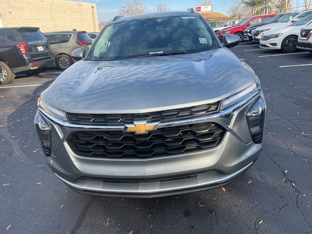 Thumbnail: 2025 Chevrolet Trax - 2