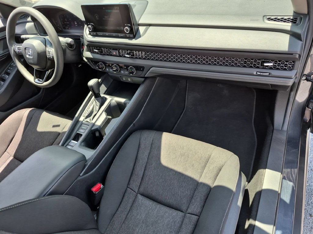 2025 Honda Accord SE - Photo 31