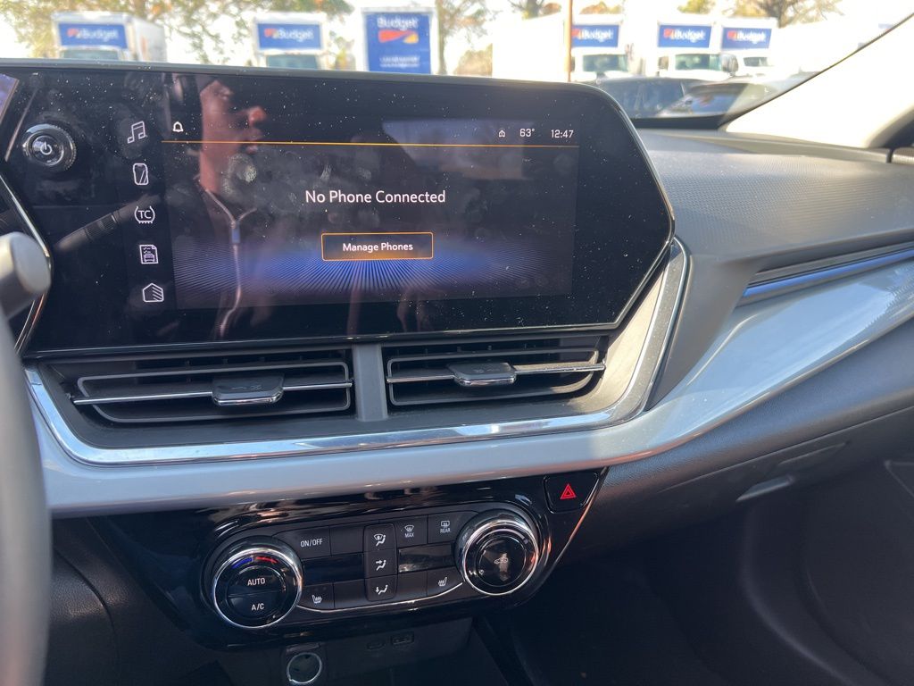 Thumbnail: 2025 Chevrolet Trax - 3