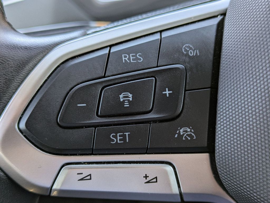 Thumbnail: 2024 Volkswagen Tiguan - 17