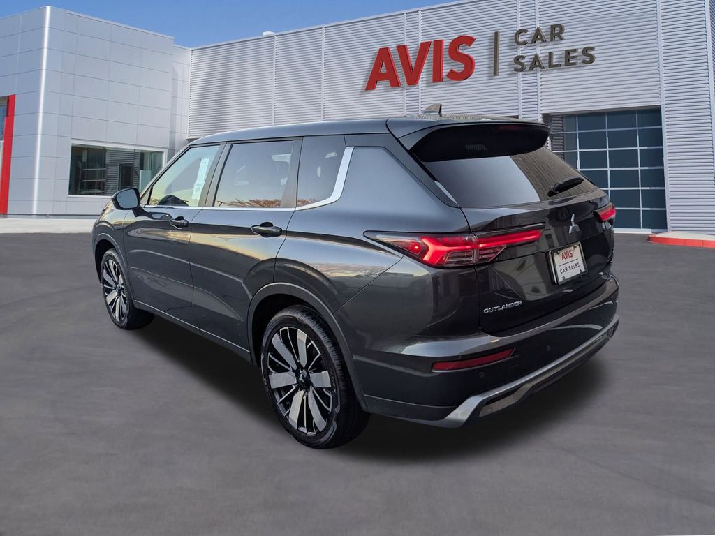 Thumbnail: 2025 Mitsubishi Outlander - 9