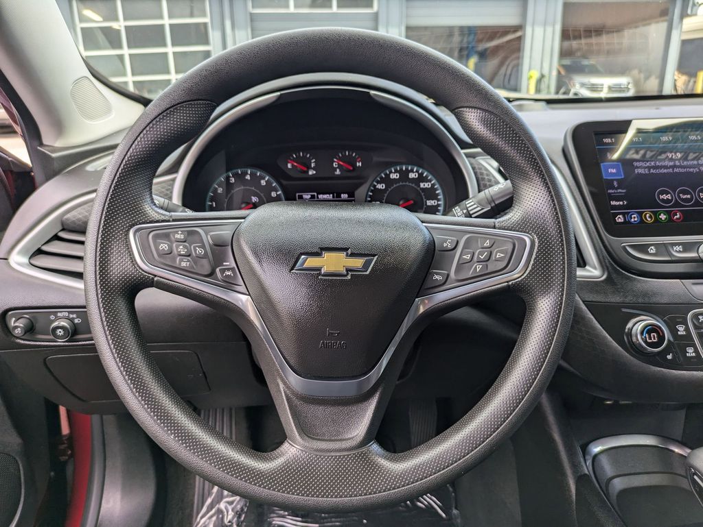 Thumbnail: 2024 Chevrolet Malibu - 21