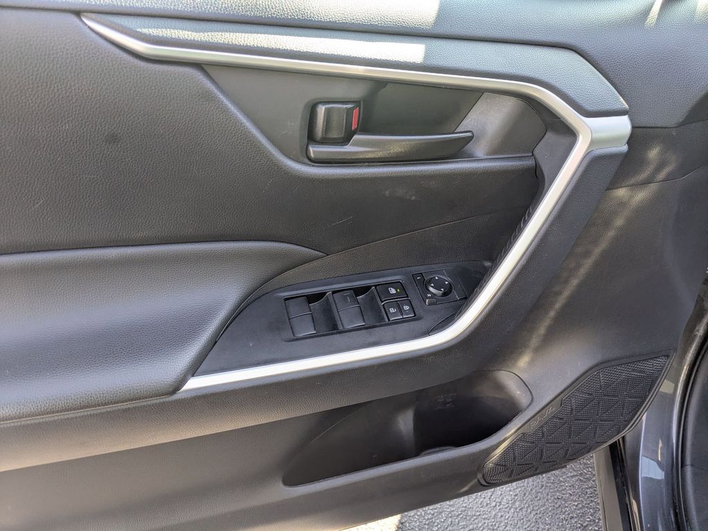 Thumbnail: 2024 Toyota RAV4 - 21