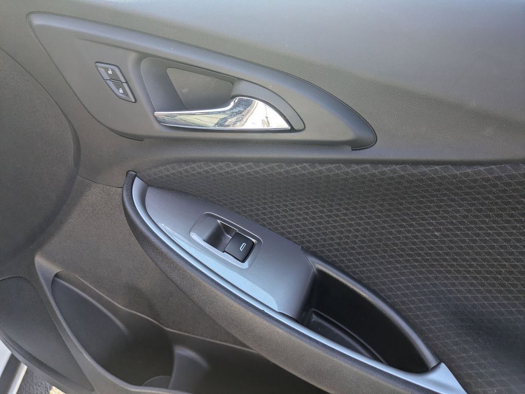 Thumbnail: 2024 Chevrolet Malibu - 32