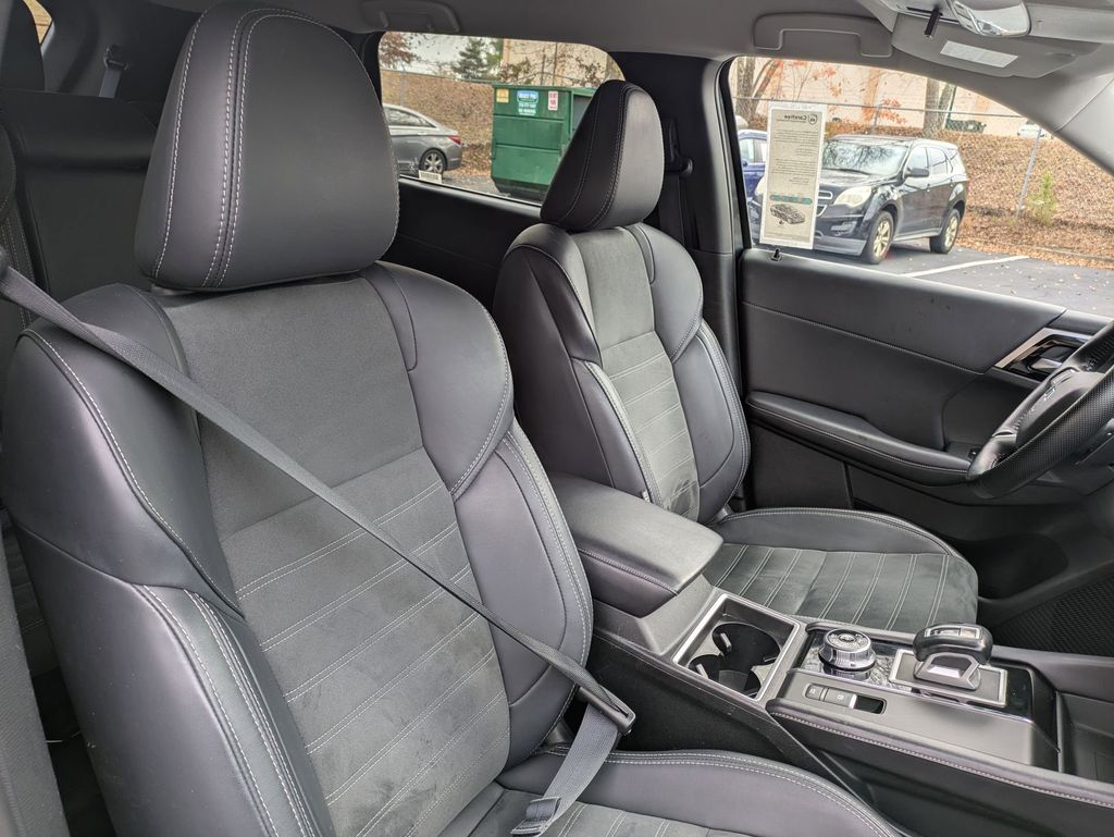 Thumbnail: 2024 Mitsubishi Outlander - 29