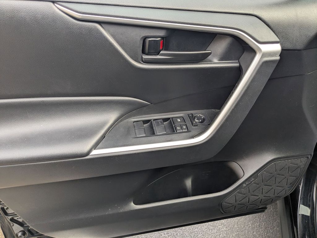 Thumbnail: 2023 Toyota RAV4 - 22