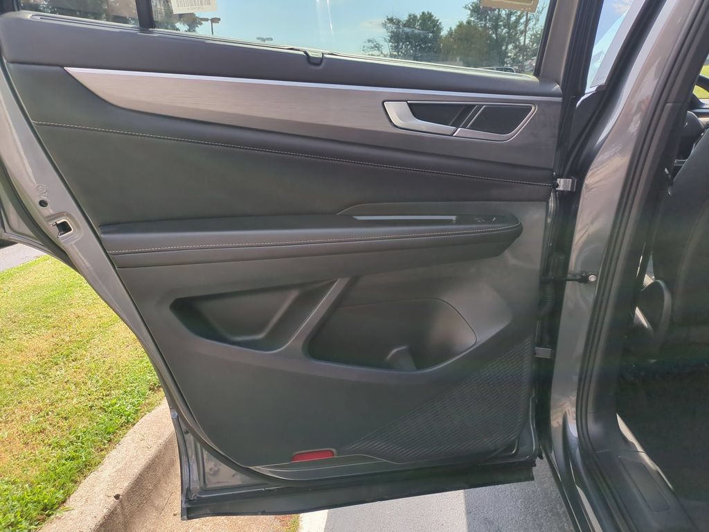 2025 Volkswagen Atlas Cross Sport SE w/Tech - Photo 23
