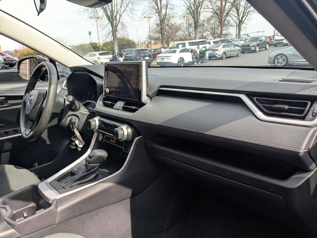 Thumbnail: 2023 Toyota RAV4 - 31