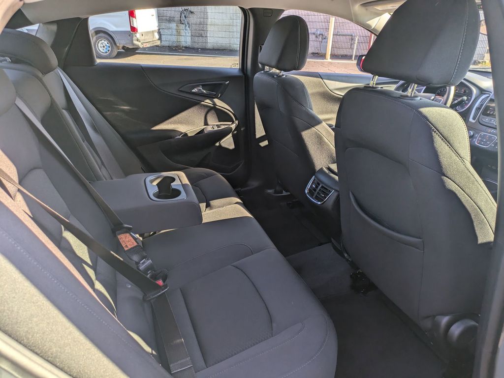 Thumbnail: 2023 Chevrolet Malibu - 31