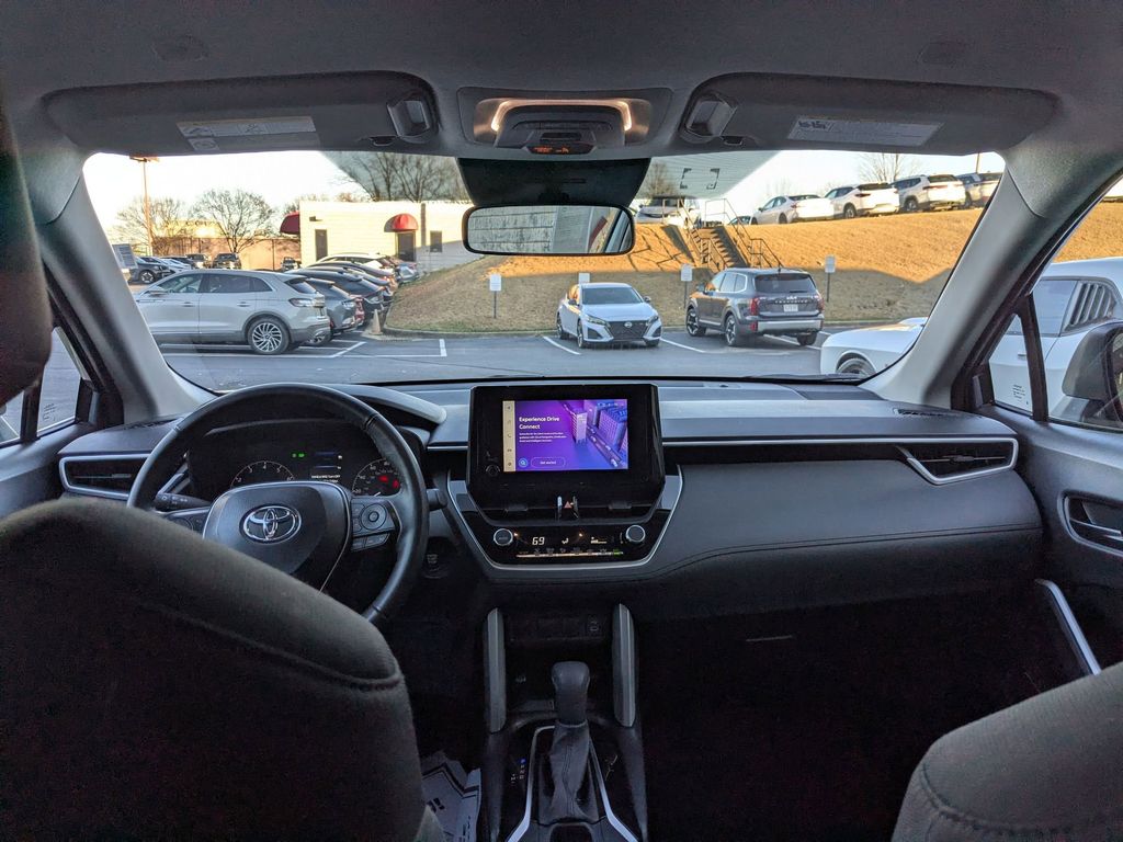 Thumbnail: 2025 Toyota Corolla Cross - 23