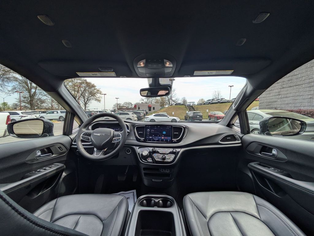 Thumbnail: 2025 Chrysler Pacifica - 24