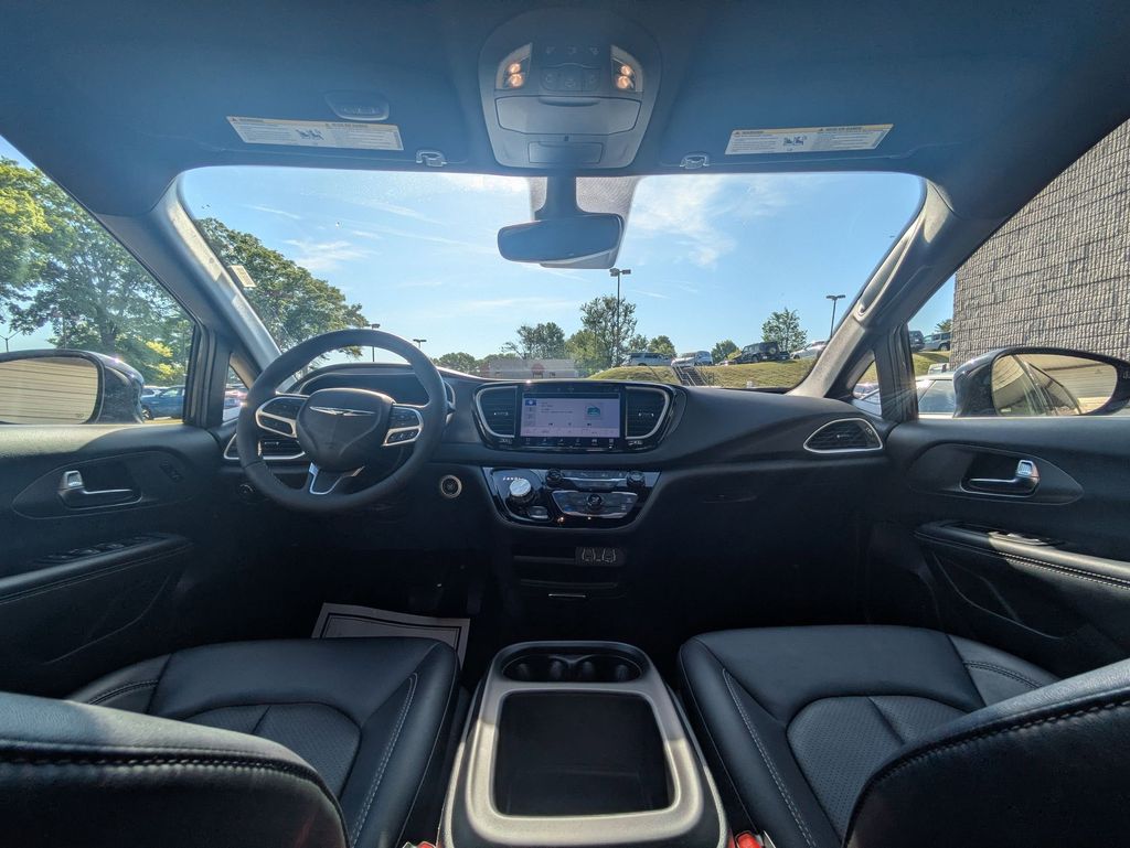 Thumbnail: 2025 Chrysler Pacifica - 24