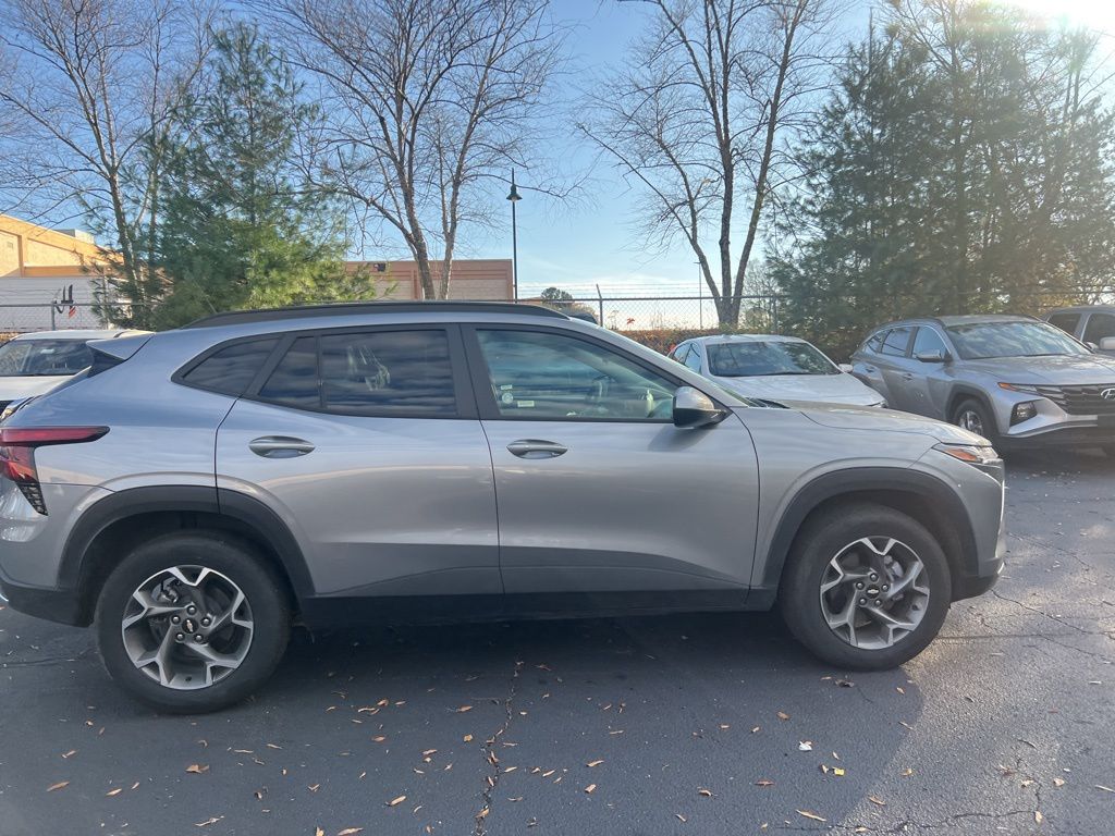 Thumbnail: 2025 Chevrolet Trax - 10