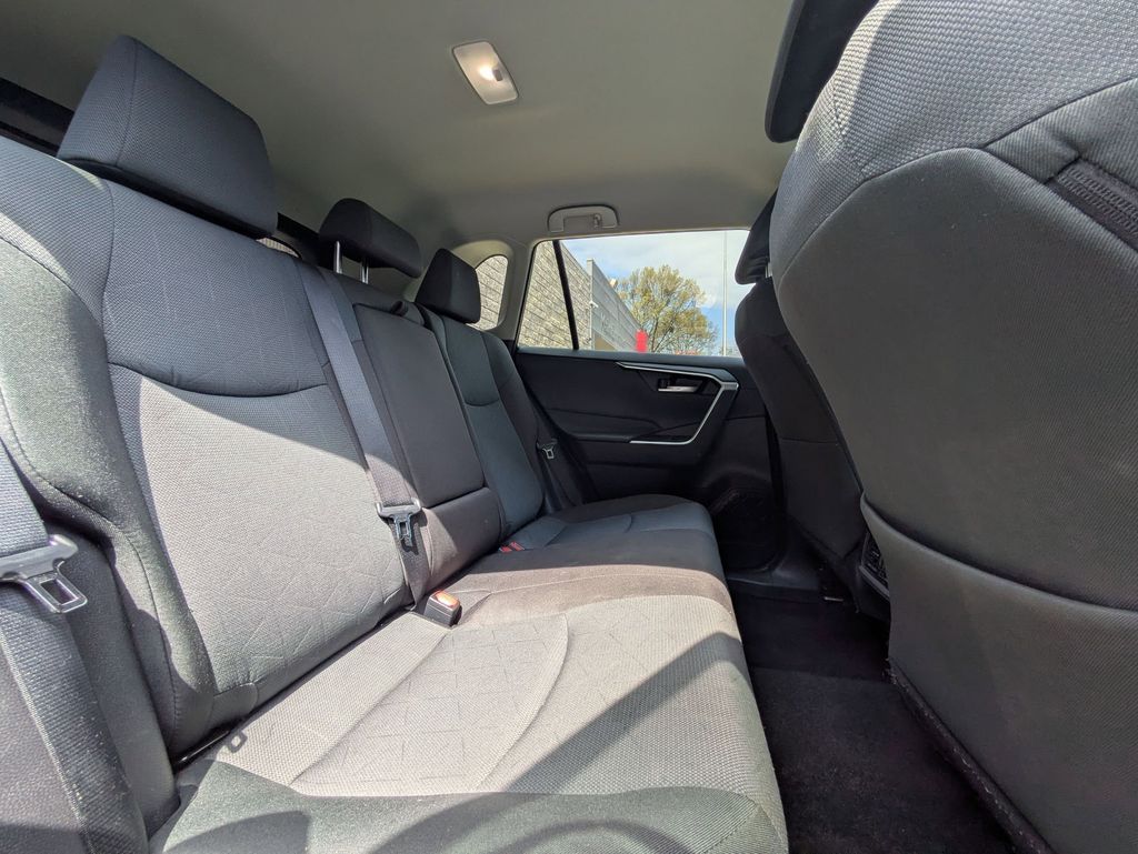 Thumbnail: 2025 Toyota RAV4 - 31