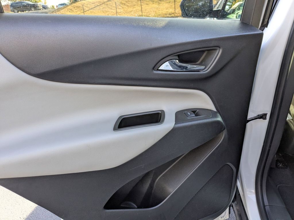 Thumbnail: 2023 Chevrolet Equinox - 25