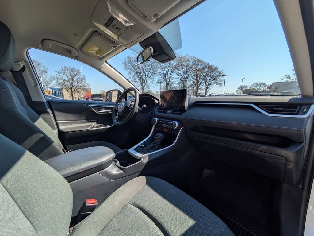 Thumbnail: 2025 Toyota RAV4 - 27