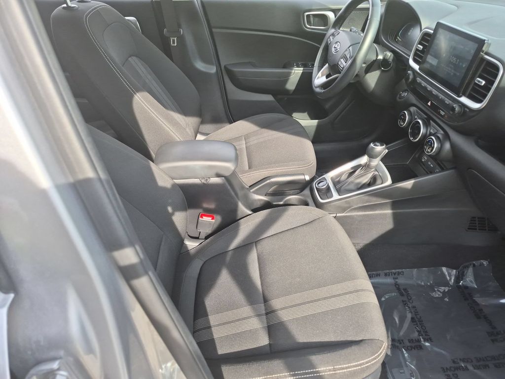 2025 Hyundai Venue SEL - Photo 30