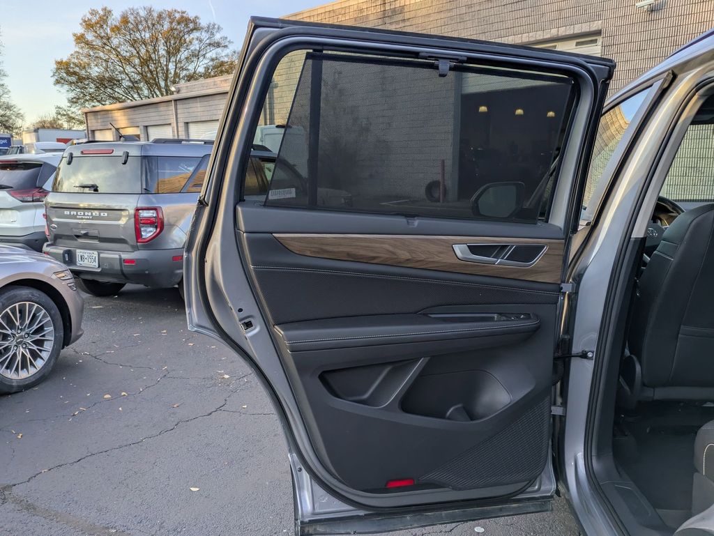 Thumbnail: 2025 Volkswagen Atlas - 23