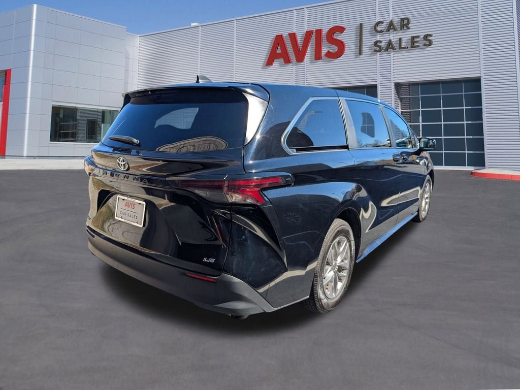 Thumbnail: 2025 Toyota Sienna - 6
