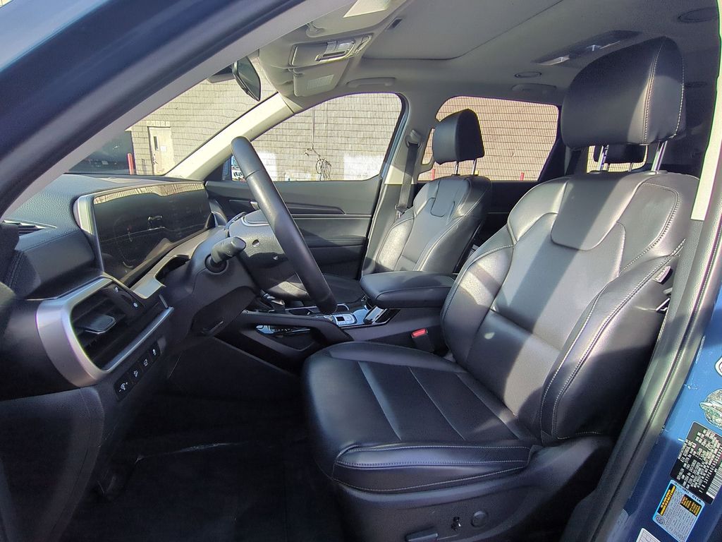 Thumbnail: 2025 Kia Telluride - 25