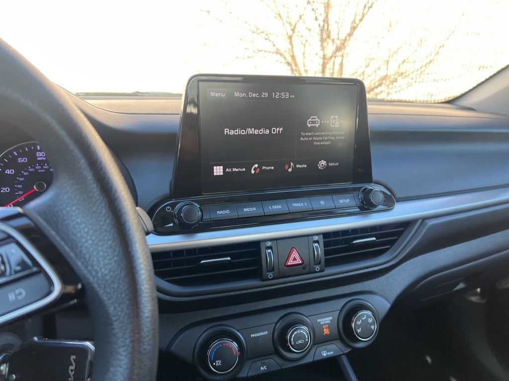 Thumbnail: 2024 Kia Forte - 9