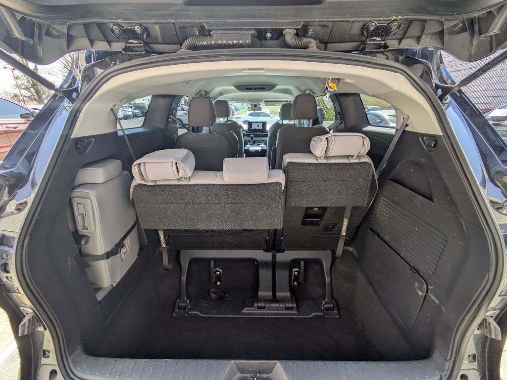 Thumbnail: 2025 Toyota Sienna - 27