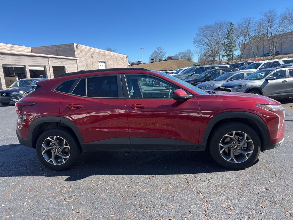 Thumbnail: 2025 Chevrolet Trax - 4