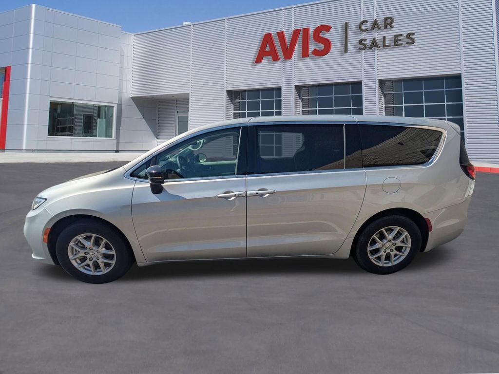 Thumbnail: 2024 Chrysler Pacifica - 10