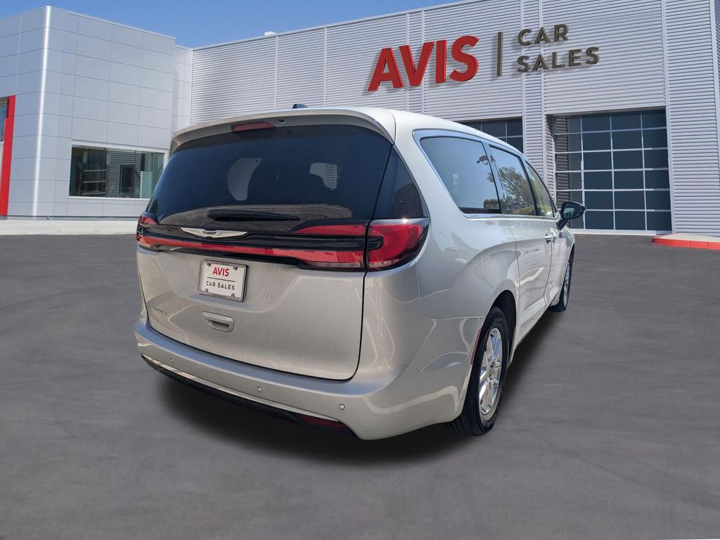 Thumbnail: 2024 Chrysler Pacifica - 6