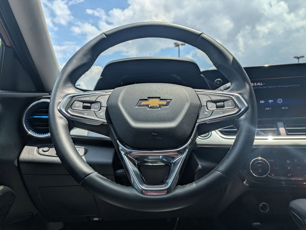 Thumbnail: 2025 Chevrolet Trax - 21