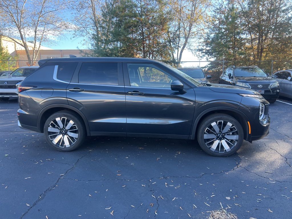 Thumbnail: 2025 Mitsubishi Outlander - 10