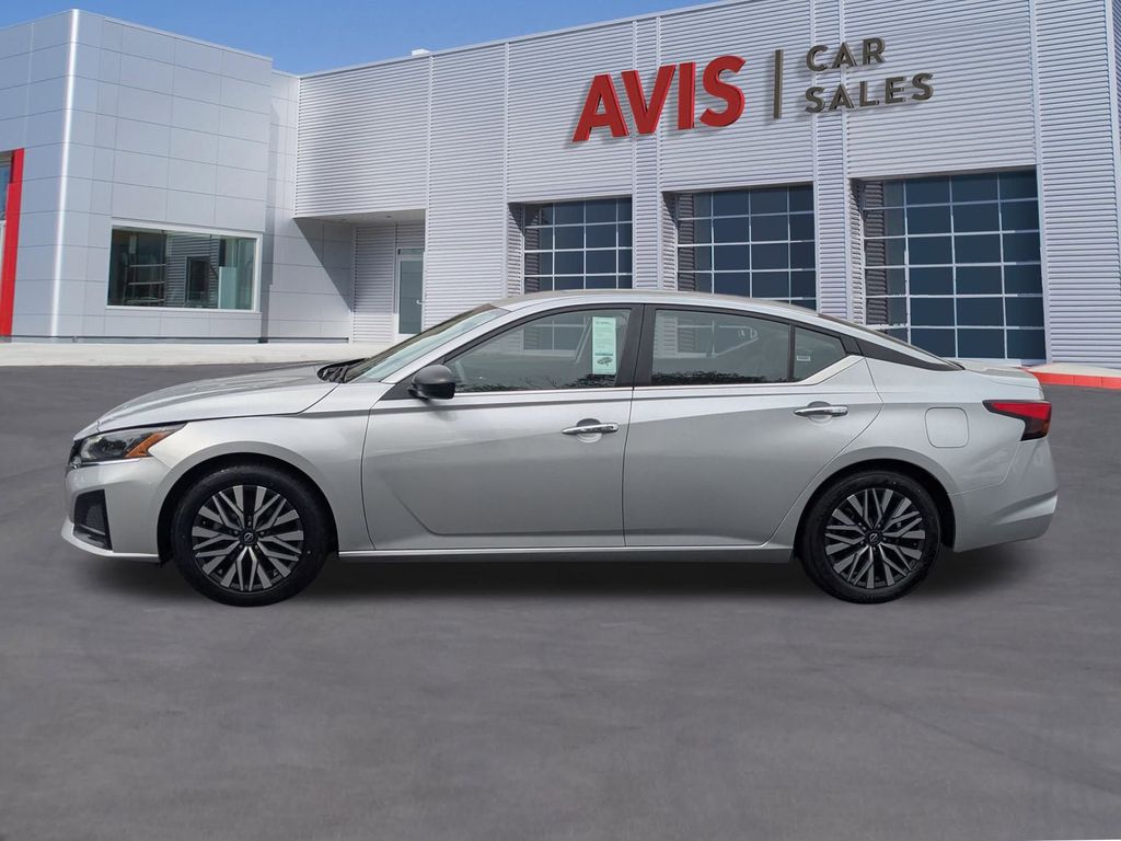 Thumbnail: 2024 Nissan Altima - 10