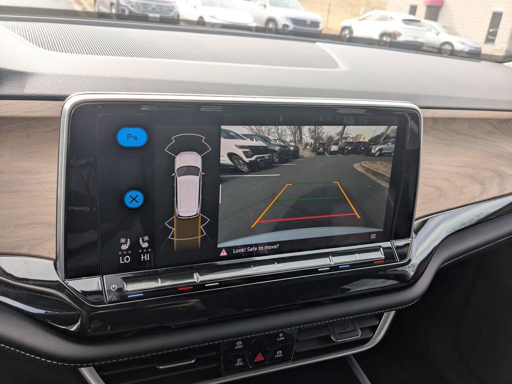 Thumbnail: 2025 Volkswagen Atlas - 17