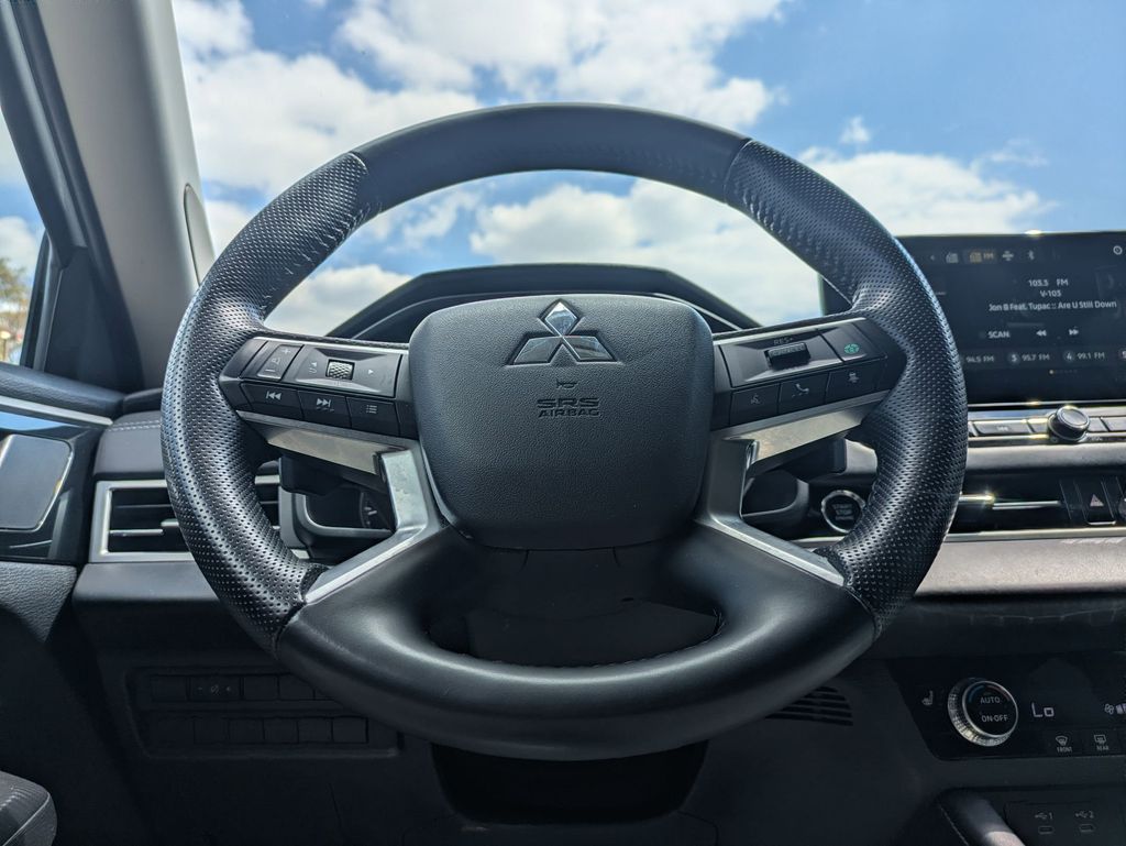 Thumbnail: 2025 Mitsubishi Outlander - 22