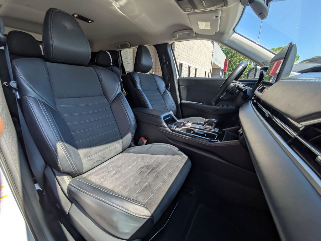 Thumbnail: 2025 Mitsubishi Outlander - 32