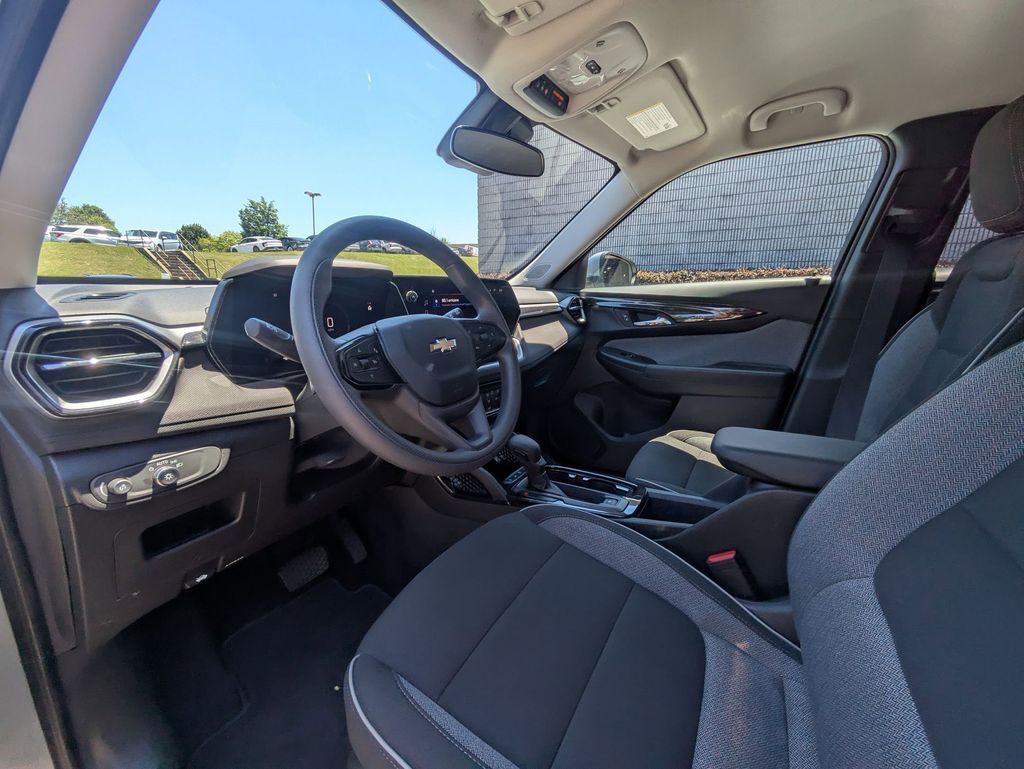 Thumbnail: 2025 Chevrolet TrailBlazer - 15
