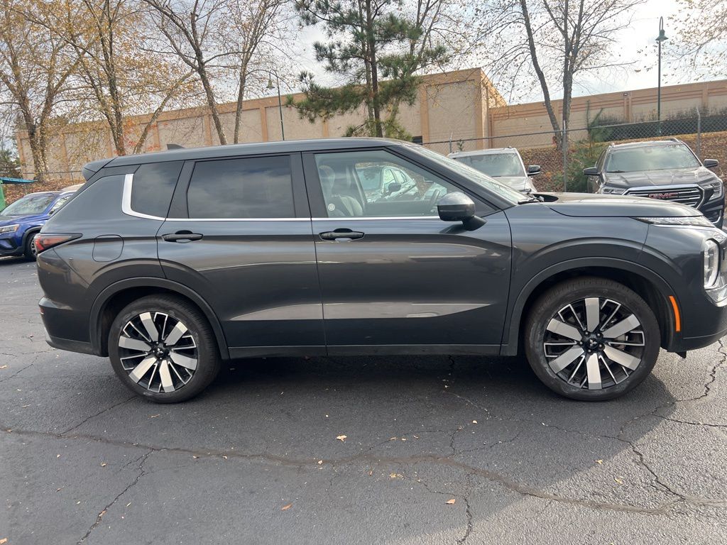 Thumbnail: 2025 Mitsubishi Outlander - 10