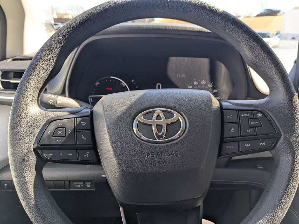 Thumbnail: 2025 Toyota Sienna - 14