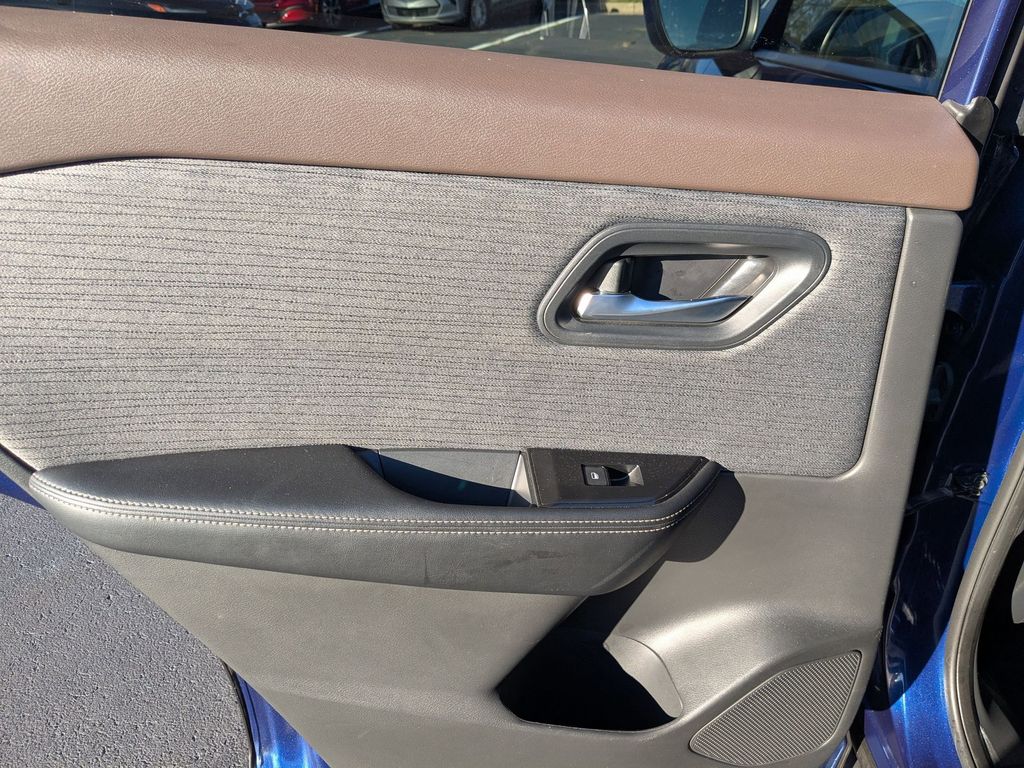 Thumbnail: 2023 Nissan Rogue - 26