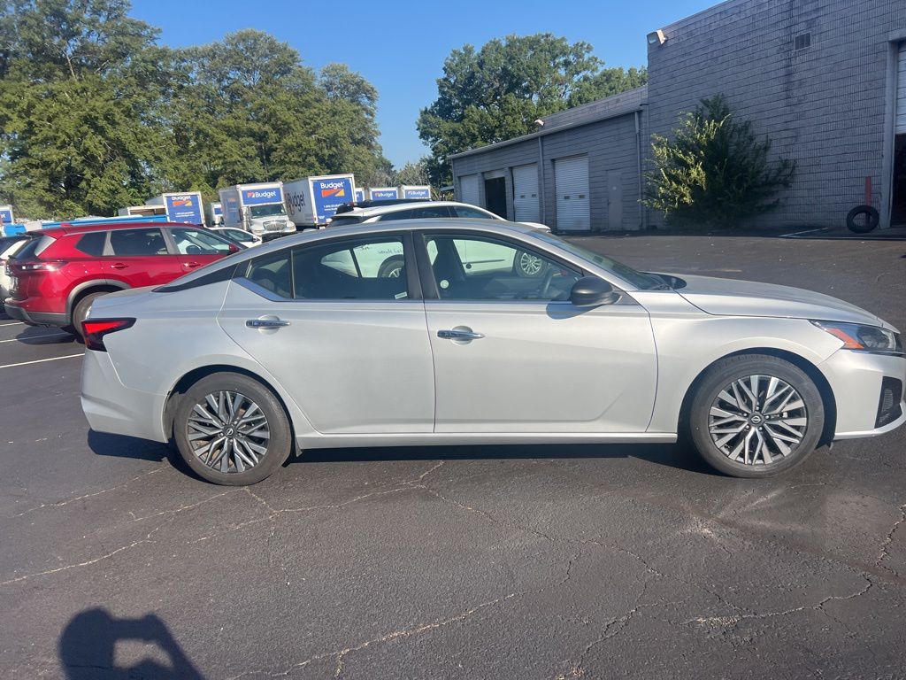 Thumbnail: 2024 Nissan Altima - 8