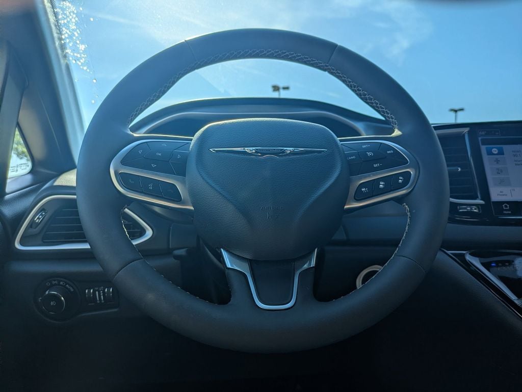 Thumbnail: 2025 Chrysler Pacifica - 21