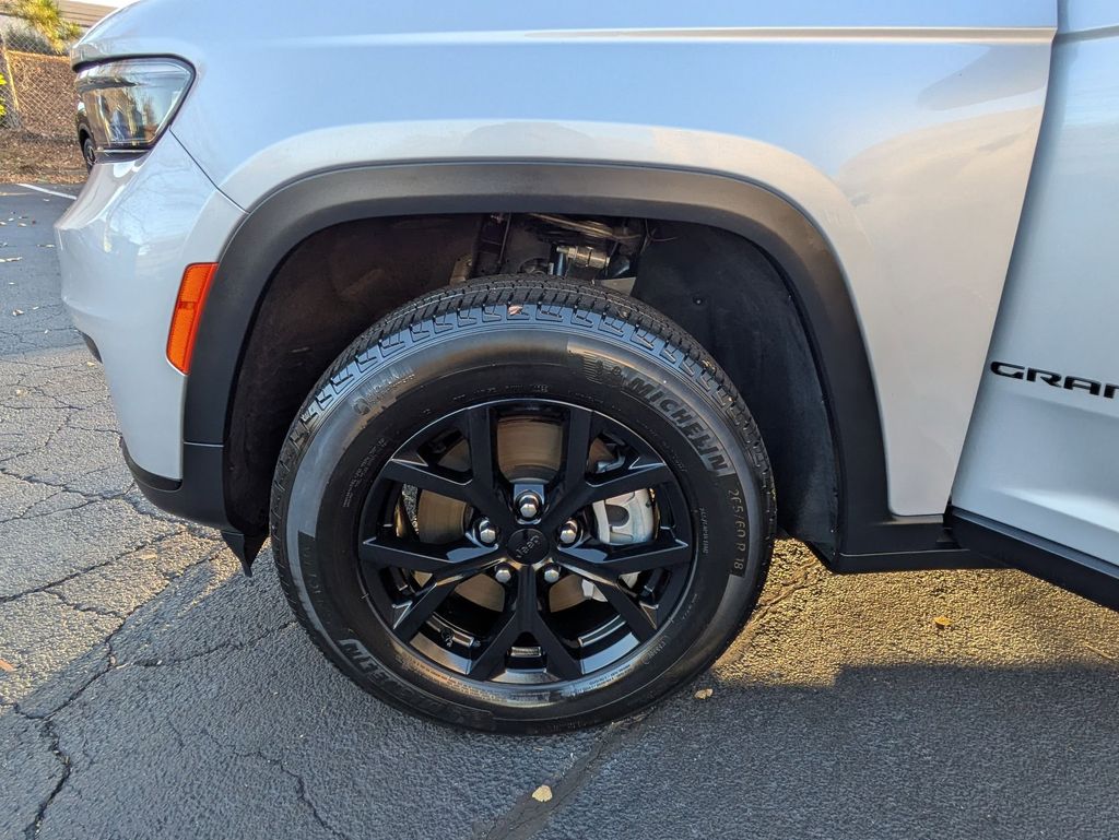 Thumbnail: 2024 Jeep Grand Cherokee L - 32