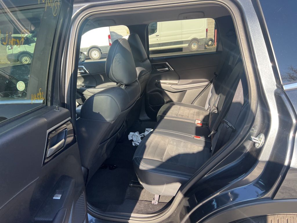 Thumbnail: 2024 Mitsubishi Outlander - 8